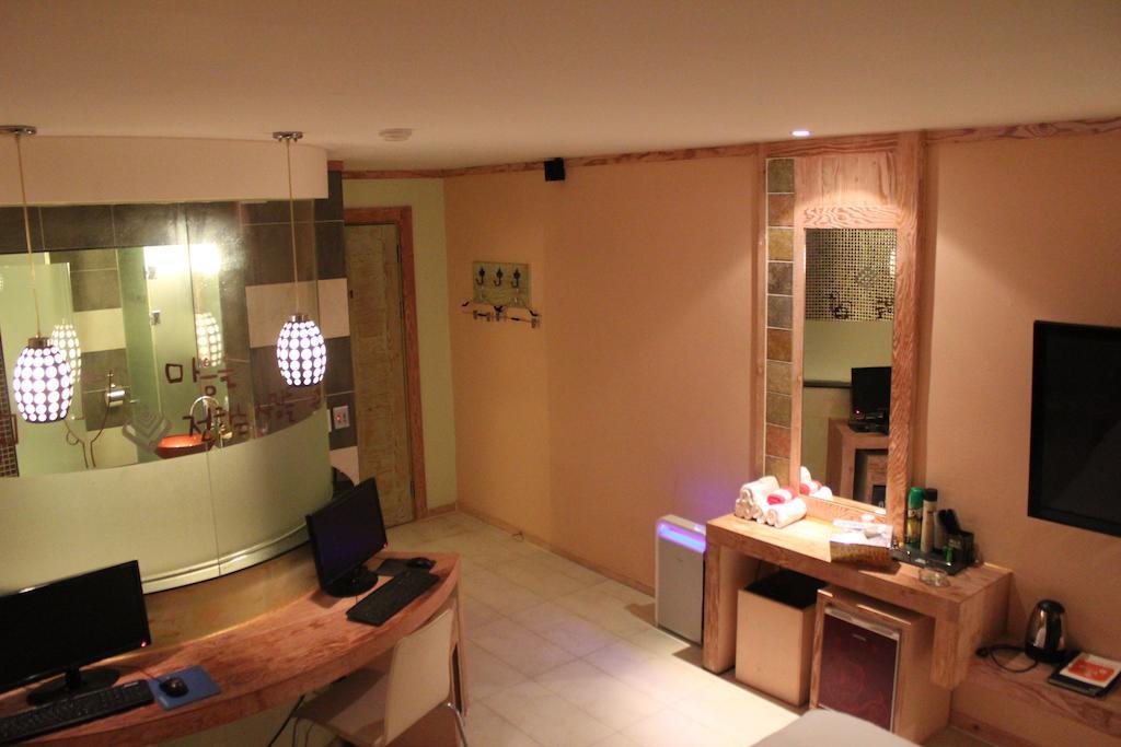 Max Hotel Теджън Екстериор снимка