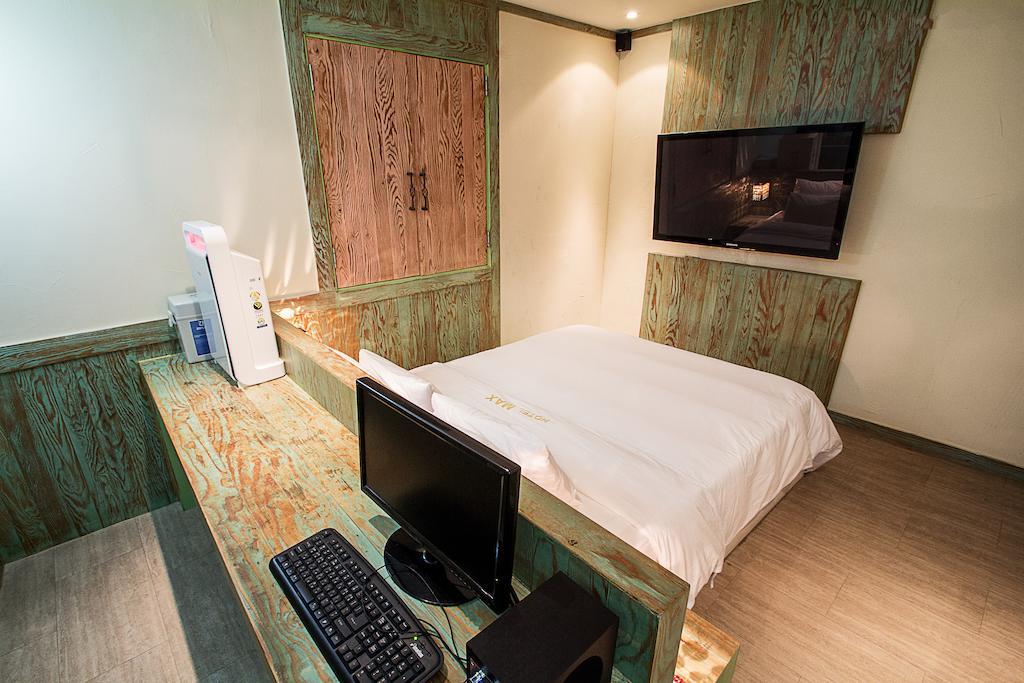 Max Hotel Теджън Стая снимка