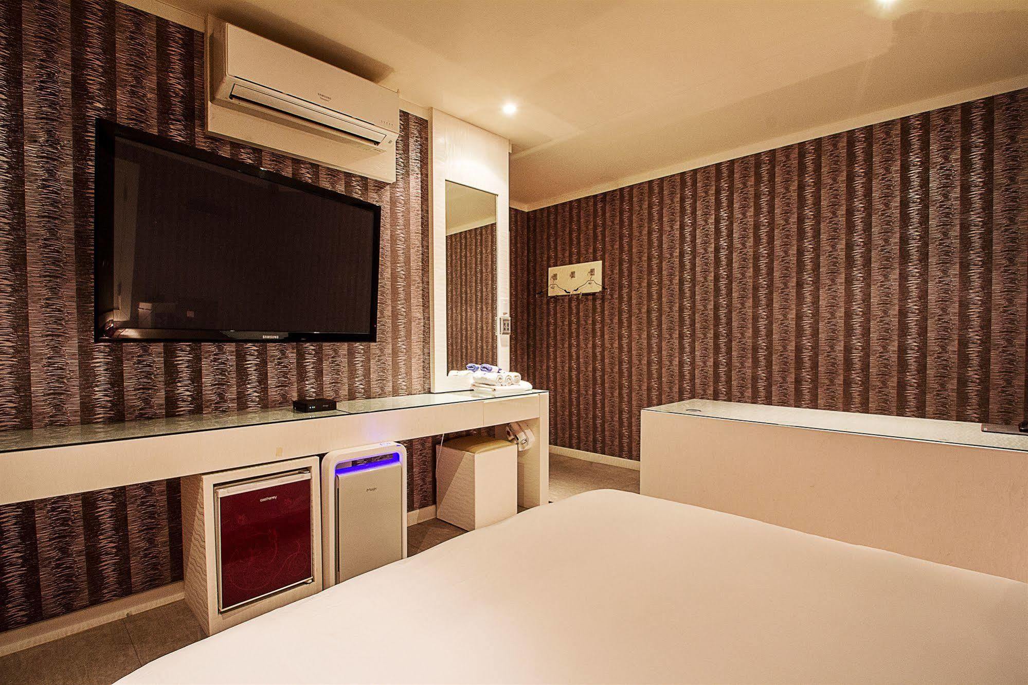 Max Hotel Теджън Екстериор снимка